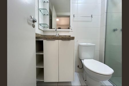 Banheiro  de apartamento para alugar com 1 quarto, 35m² em Pantanal, Florianópolis