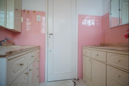 Banheiro Corredor de apartamento à venda com 2 quartos, 81m² em São Geraldo, Porto Alegre
