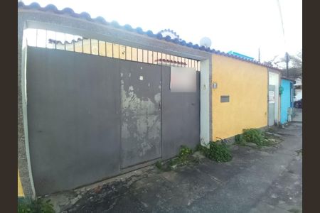 Casa à venda com 300m², 2 quartos e 1 vaga Casa à venda com 300m², 2 quartos e 1 vagaFachada