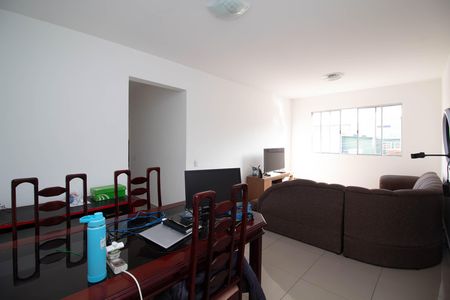Apartamento à venda com 104m², 2 quartos e 1 vaga Apartamento à venda com 104m², 2 quartos e 1 vagaSala de Jantar