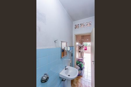 Casa à venda com 316m², 3 quartos e 2 vagas Casa à venda com 316m², 3 quartos e 2 vagasBanheiro de serviço