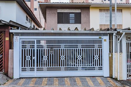Casa à venda com 316m², 3 quartos e 2 vagas Casa à venda com 316m², 3 quartos e 2 vagasFachada