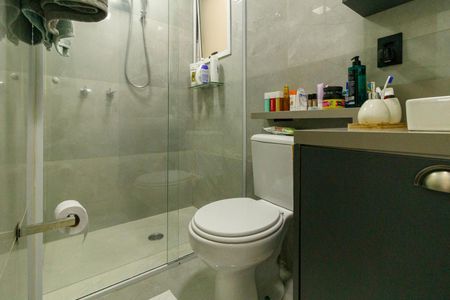 Apartamento à venda com 64m², 2 quartos e 1 vaga Apartamento à venda com 64m², 2 quartos e 1 vagaBanheiro da Suíte