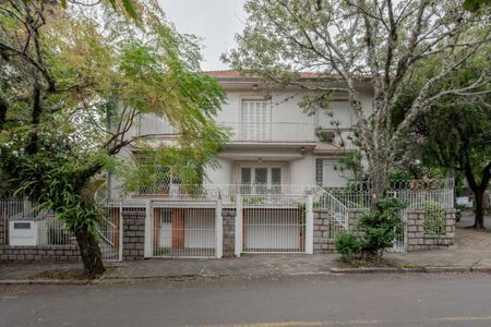 Casa à venda com 341m², 6 quartos e 4 vagasFoto 01