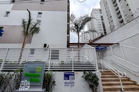 Fachada com Plaquinha de apartamento para alugar com 1 quarto, 27m² em Brás, São Paulo