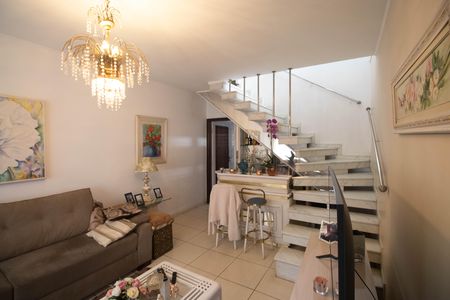 Sala  de casa para alugar com 2 quartos, 270m² em Vila Paiva, São Paulo