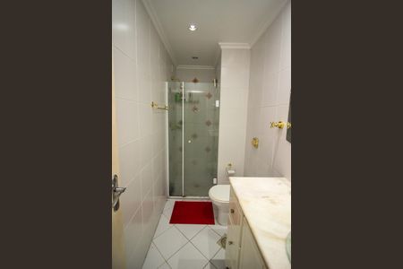 Banheiro de apartamento à venda com 1 quarto, 43m² em Menino Deus, Porto Alegre