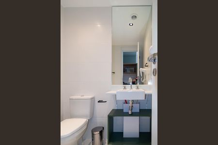 Studio para alugar com 25m², 0 quarto e sem vaga Studio para alugar com 25m², 0 quarto e sem vagaBanheiro