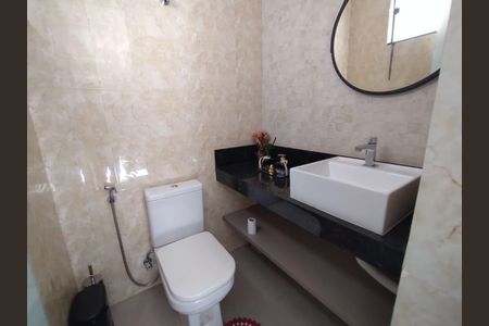 Casa para alugar com 372m², 4 quartos e 3 vagas Casa para alugar com 372m², 4 quartos e 3 vagasBanheiro