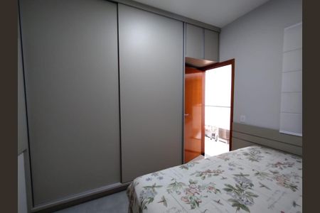 Casa para alugar com 372m², 4 quartos e 3 vagas Casa para alugar com 372m², 4 quartos e 3 vagasQuarto