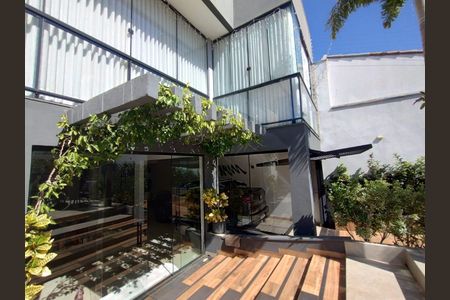 Casa para alugar com 372m², 4 quartos e 3 vagas Casa para alugar com 372m², 4 quartos e 3 vagasÁrea externa