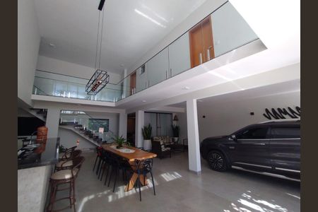 Casa para alugar com 372m², 4 quartos e 3 vagas Casa para alugar com 372m², 4 quartos e 3 vagasSala