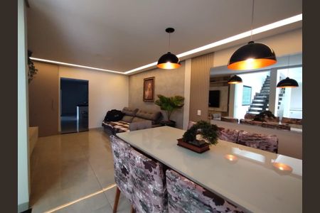 Sala de casa para alugar com 4 quartos, 372m² em Cidade Jardim, Uberlândia