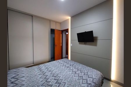 Casa para alugar com 372m², 4 quartos e 3 vagas Casa para alugar com 372m², 4 quartos e 3 vagasQuarto