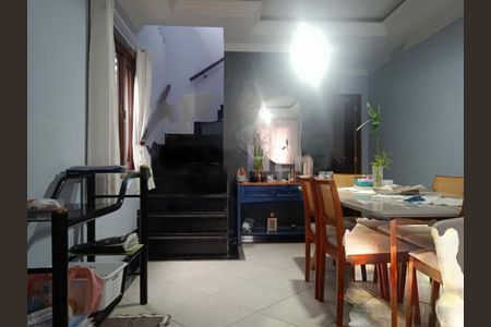 Casa à venda com 121m², 3 quartos e 4 vagas