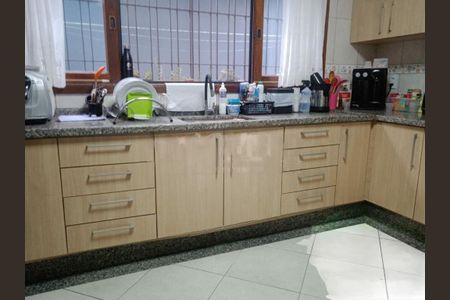 Casa à venda com 121m², 3 quartos e 4 vagas