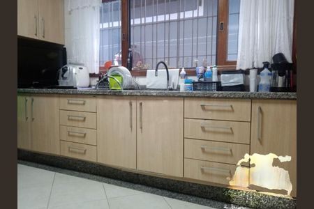 Casa à venda com 121m², 3 quartos e 4 vagas