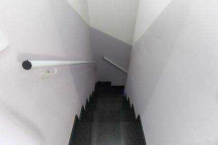 Casa de condomínio à venda com 64m², 2 quartos e 2 vagas Casa de condomínio à venda com 64m², 2 quartos e 2 vagasEscada