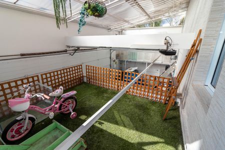 Casa à venda com 560m², 4 quartos e 5 vagas Casa à venda com 560m², 4 quartos e 5 vagasCanil