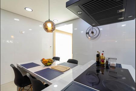 Casa à venda com 560m², 4 quartos e 5 vagas Casa à venda com 560m², 4 quartos e 5 vagasCozinha