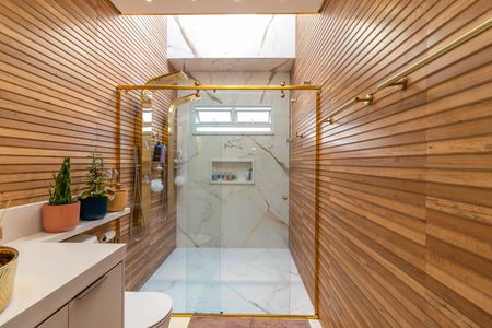 Casa à venda com 560m², 4 quartos e 5 vagas Casa à venda com 560m², 4 quartos e 5 vagasBanheiro da Suíte 1