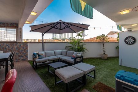 Casa à venda com 560m², 4 quartos e 5 vagas Casa à venda com 560m², 4 quartos e 5 vagasQuintal / Área de Lazer