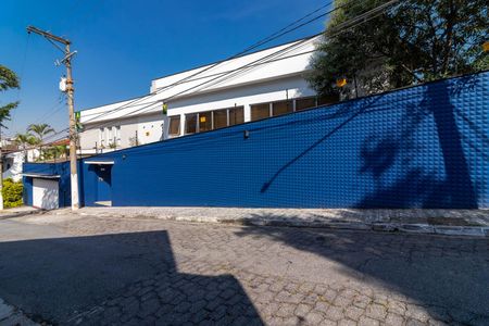 Casa à venda com 560m², 4 quartos e 5 vagas Casa à venda com 560m², 4 quartos e 5 vagasFachada