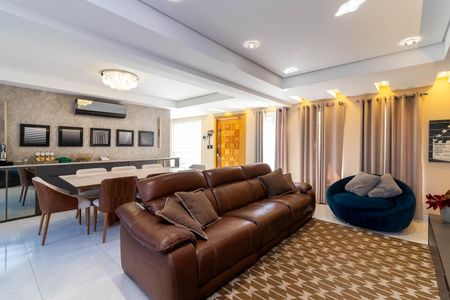 Salas de Estar e Jantar de casa à venda com 4 quartos, 560m² em Jardim Picolo, São Paulo