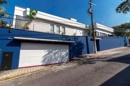 Casa à venda com 560m², 4 quartos e 5 vagas Casa à venda com 560m², 4 quartos e 5 vagasFachada