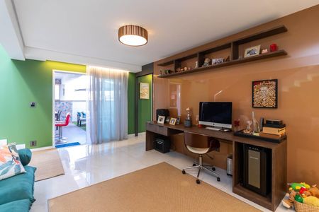 Sala de Visitas de casa à venda com 4 quartos, 560m² em Jardim Picolo, São Paulo
