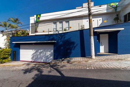 Casa à venda com 560m², 4 quartos e 5 vagas Casa à venda com 560m², 4 quartos e 5 vagasFachada