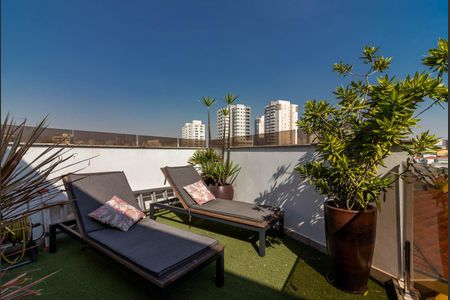 Casa à venda com 560m², 4 quartos e 5 vagas Casa à venda com 560m², 4 quartos e 5 vagasVaranda das Suítes