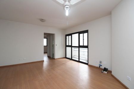 Sala  de apartamento para alugar com 2 quartos, 68m² em Jardim Henriqueta, Taboão da Serra
