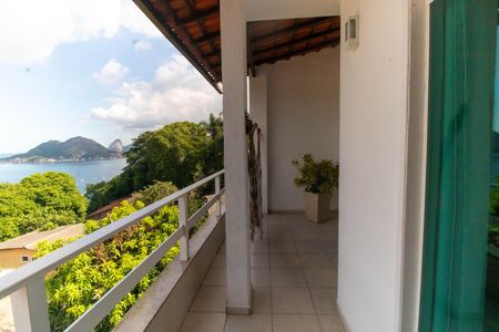 Casa de condomínio para alugar com 454m², 4 quartos e 2 vagas Casa de condomínio para alugar com 454m², 4 quartos e 2 vagasVaranda da Suíte 3