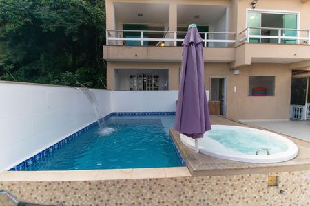 Casa de condomínio para alugar com 454m², 4 quartos e 2 vagas Casa de condomínio para alugar com 454m², 4 quartos e 2 vagasÁrea externa