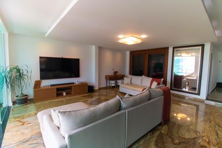 Casa de condomínio para alugar com 454m², 4 quartos e 2 vagas Casa de condomínio para alugar com 454m², 4 quartos e 2 vagasSala