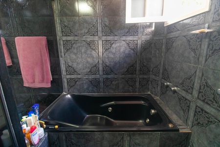Casa de condomínio para alugar com 454m², 4 quartos e 2 vagas Casa de condomínio para alugar com 454m², 4 quartos e 2 vagasBanheiro da Suíte 4