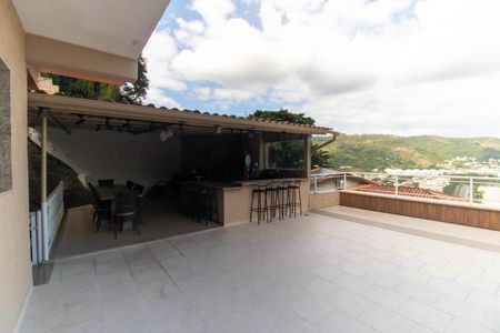 Casa de condomínio para alugar com 454m², 4 quartos e 2 vagas Casa de condomínio para alugar com 454m², 4 quartos e 2 vagasÁrea externa