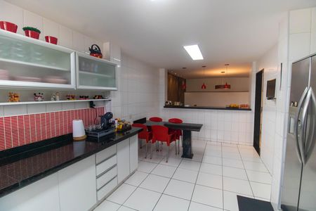 Casa de condomínio para alugar com 454m², 4 quartos e 2 vagas