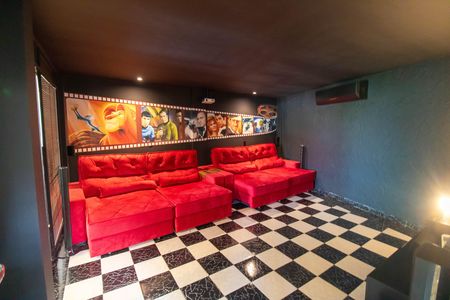 Casa de condomínio para alugar com 454m², 4 quartos e 2 vagas Casa de condomínio para alugar com 454m², 4 quartos e 2 vagasSala de TV
