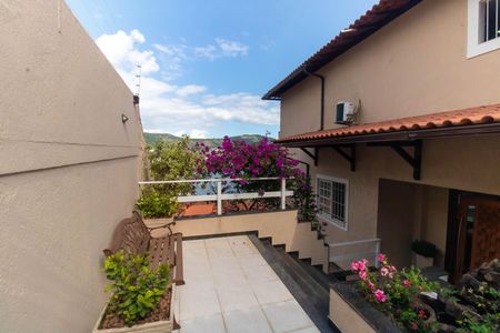Casa de condomínio para alugar com 454m², 4 quartos e 2 vagas Casa de condomínio para alugar com 454m², 4 quartos e 2 vagasÁrea externa