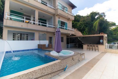 Casa de condomínio para alugar com 454m², 4 quartos e 2 vagas Casa de condomínio para alugar com 454m², 4 quartos e 2 vagasÁrea externa