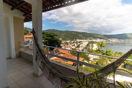 Casa de condomínio para alugar com 454m², 4 quartos e 2 vagas Casa de condomínio para alugar com 454m², 4 quartos e 2 vagasVaranda da Suíte 2
