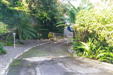 Casa de condomínio para alugar com 454m², 4 quartos e 2 vagas Casa de condomínio para alugar com 454m², 4 quartos e 2 vagasÁrea externa
