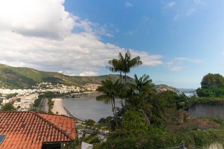 Casa de condomínio para alugar com 454m², 4 quartos e 2 vagas Casa de condomínio para alugar com 454m², 4 quartos e 2 vagasVista