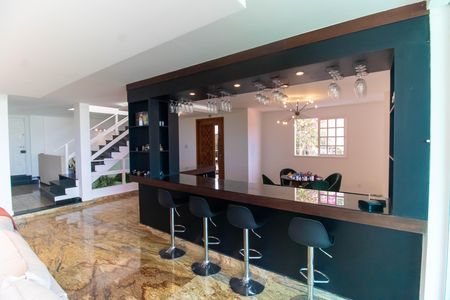 Casa de condomínio para alugar com 454m², 4 quartos e 2 vagas Casa de condomínio para alugar com 454m², 4 quartos e 2 vagasSala