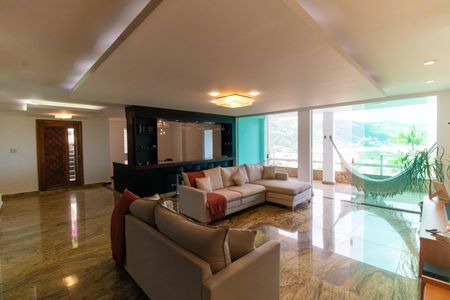 Sala de casa de condomínio para alugar com 4 quartos, 454m² em São Francisco, Niterói