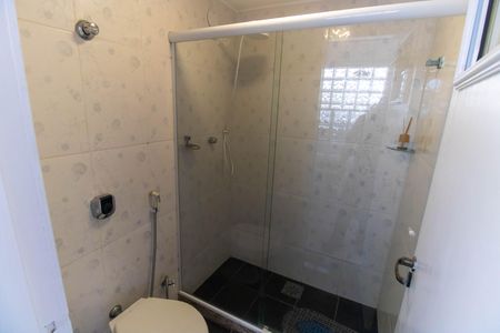 Casa de condomínio para alugar com 454m², 4 quartos e 2 vagas Casa de condomínio para alugar com 454m², 4 quartos e 2 vagasBanheiro de serviço