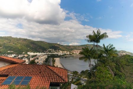 Casa de condomínio para alugar com 454m², 4 quartos e 2 vagas Casa de condomínio para alugar com 454m², 4 quartos e 2 vagasVista