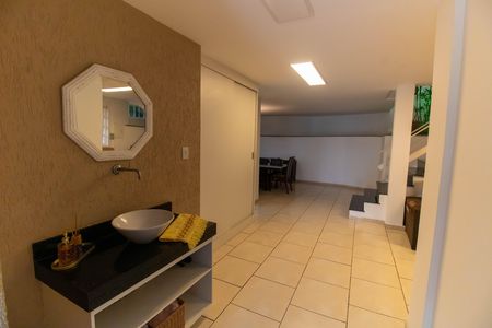 Casa de condomínio para alugar com 454m², 4 quartos e 2 vagas Casa de condomínio para alugar com 454m², 4 quartos e 2 vagasSala